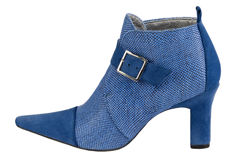 Women's electric blue elegant ankle boots, with buckles at the front. Tapered toe. High kitten heels - Profile view